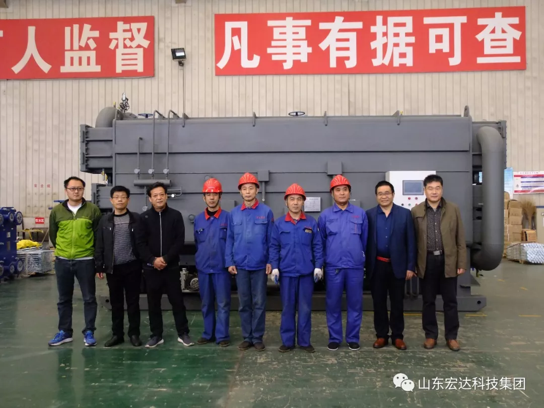 星空手机官网入口-星空(中国)
张总与新产品研制小组合影