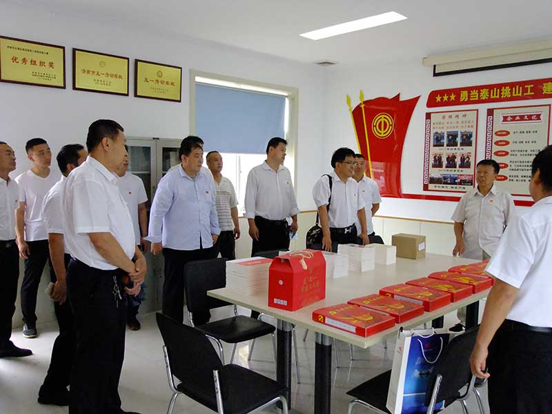 让党旗高高飘扬---星空手机官网入口-星空(中国)集团党员参观大峰山红色教育基地活动
