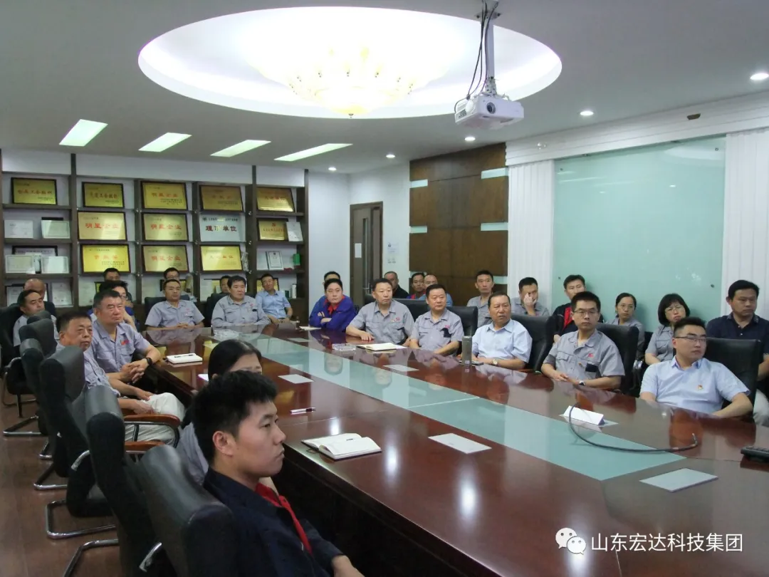 回望百年路 展望新征程---星空手机官网入口-星空(中国)集团全体党员开展主题党日活动